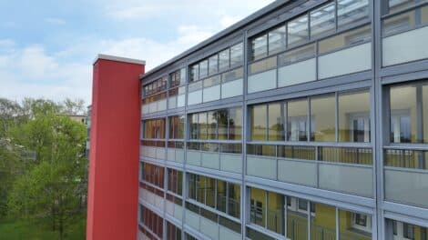 Balco Access® giver beskyttede svalegange og adgangsbalkoner. Få mere tryghed, lavere energiforbrug og øget komfort i din ejendom.